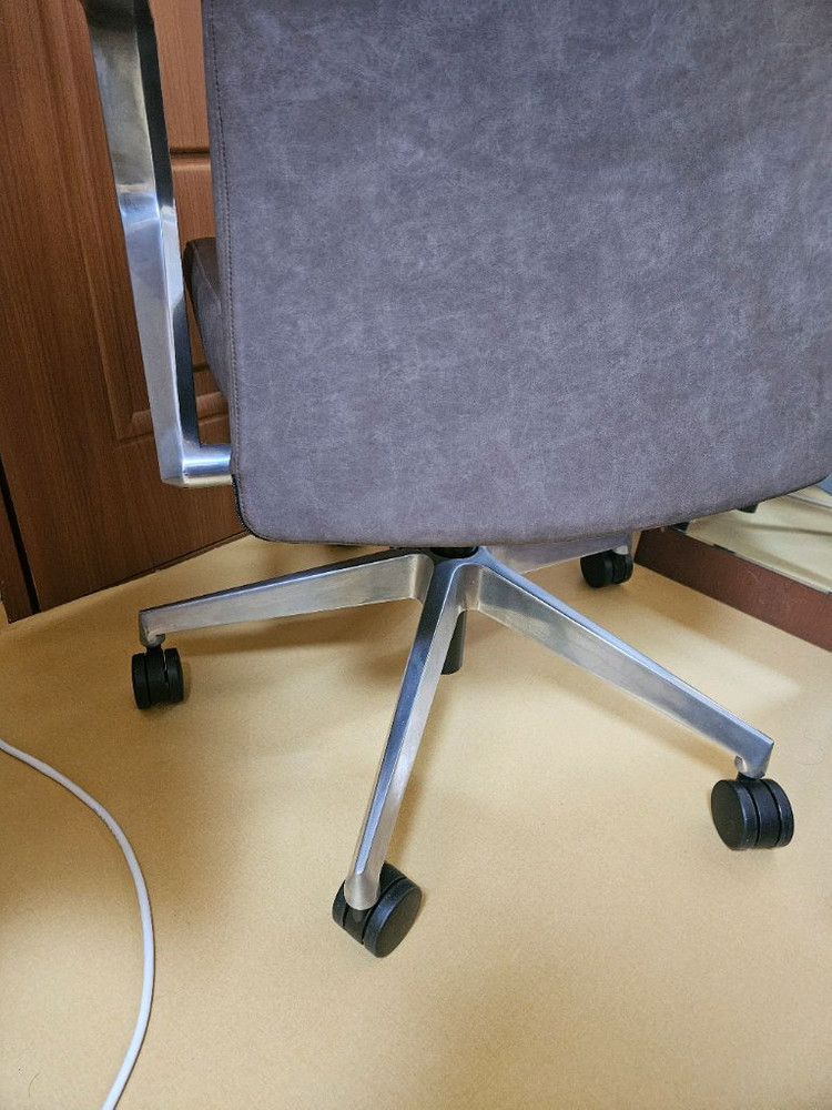 파트라 중역의자--1