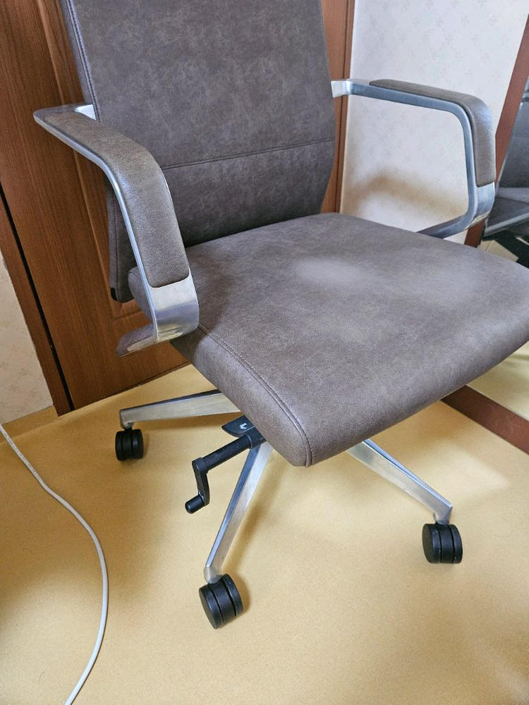 파트라 중역의자--4