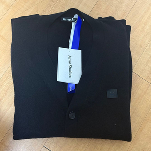 아크네 스튜디오 가디건 이미지