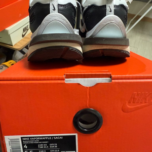 나이키 베이퍼와플 x 사카이 운동화