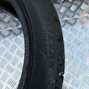 브릿지스톤 BLIZZAK DM-V3 265/45R21 스노우 타이어