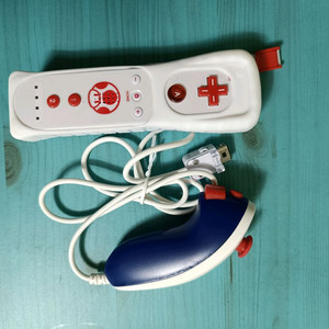 닌텐도 wii 리모컨 + 눈차크 키노피오 버전