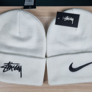스투시 나이키 콜라보 비니. 화이트