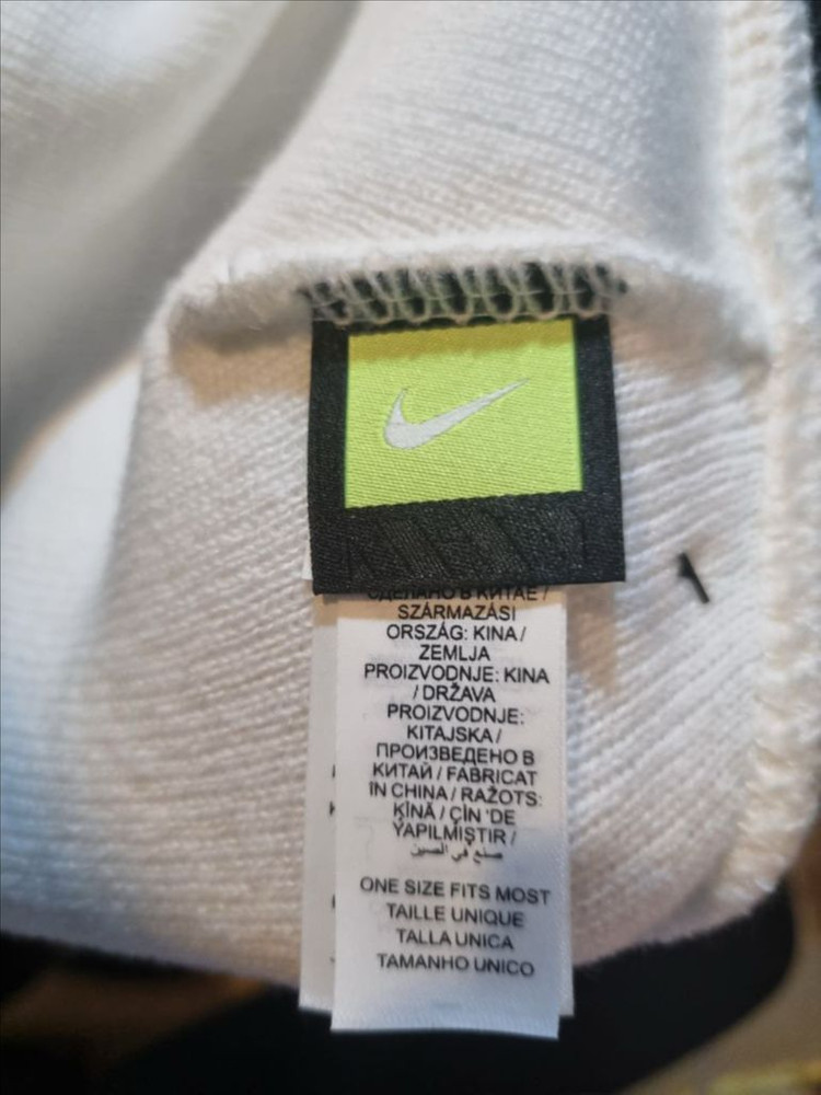 스투시 나이키 콜라보 비니. 화이트 이미지