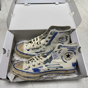 컨버스 x 아더에러 척 70 하이 화이트