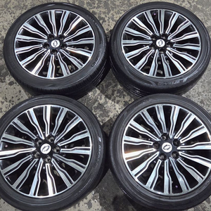 올뉴sm7 노바 18인치휠타이어 2254518 셋트 pcd114.3 팝니다