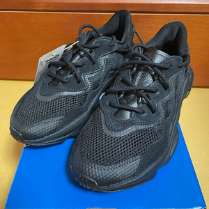 아디다스 오즈위고 코어 블랙 230