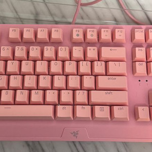 레이저 블랙위도우 V3 쿼츠 핑크 풀배열 키보드입니다