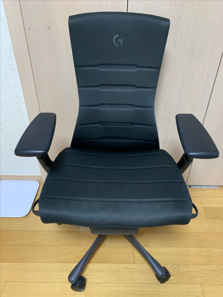 허먼밀러 로지텍G 엠바디 게이밍의자--0