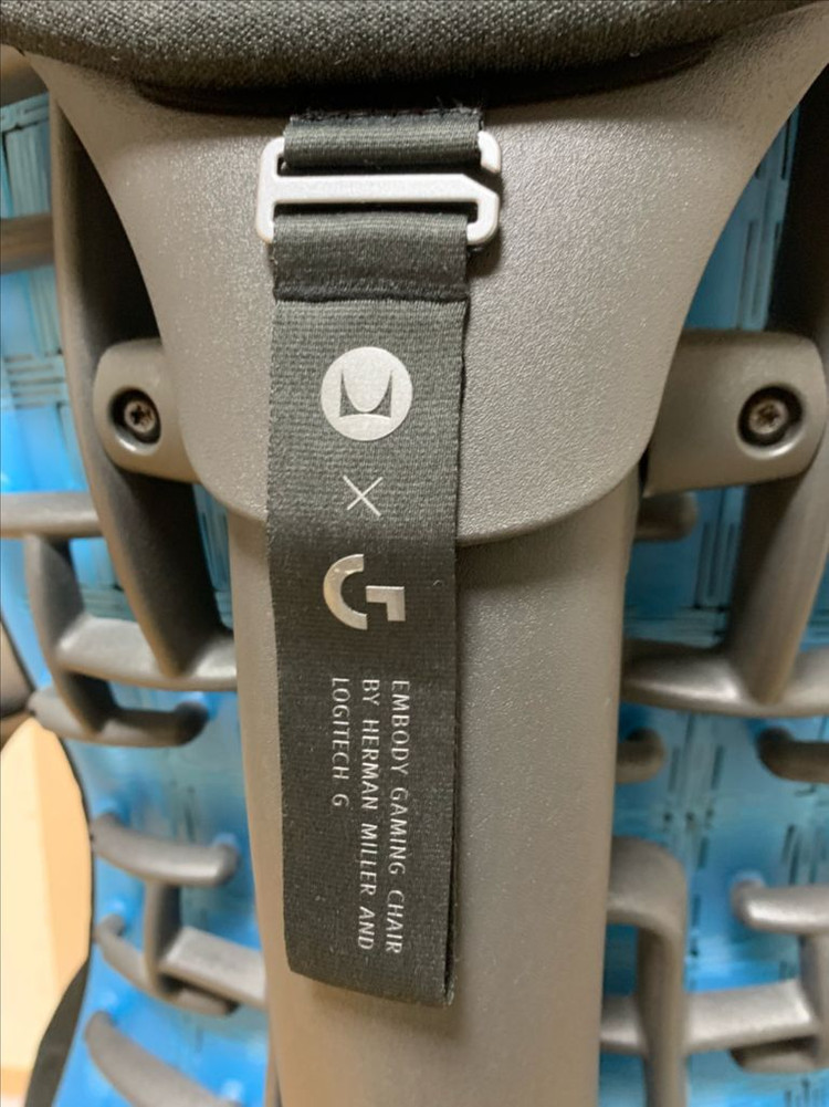 허먼밀러 로지텍G 엠바디 게이밍의자--5