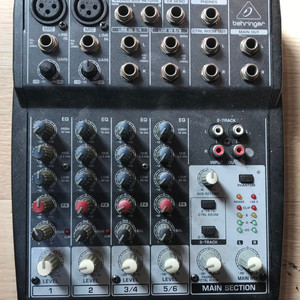 베링거 XENYX 802 오디오 믹서