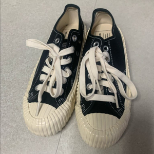 엑셀시오르 볼트로우 카본 블랙 스니커즈 남녀공용 이미지