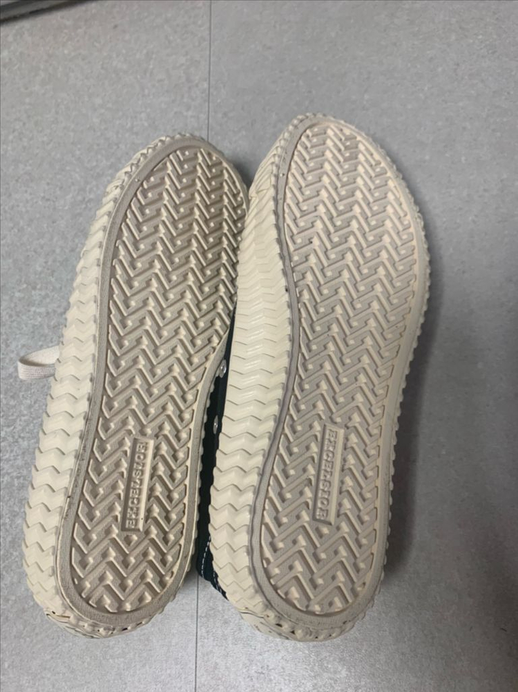 엑셀시오르 볼트로우 카본 블랙 스니커즈 남녀공용 이미지