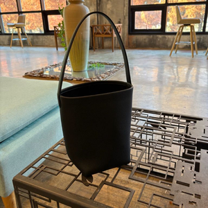 더 로우 파크백 스몰 레더백