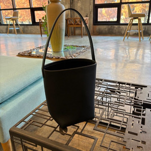 더 로우 파크백 스몰 레더백