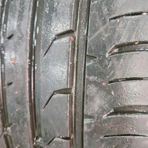 [판매] 225 40R 18 타이어 팝니다
