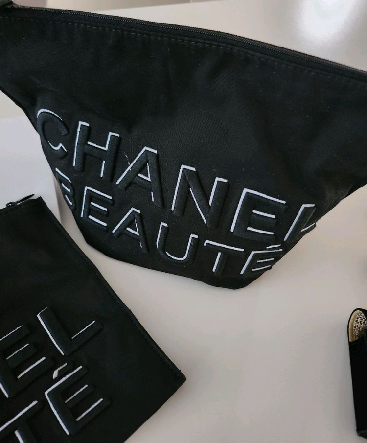 샤넬 뷰티 빅파우치--1