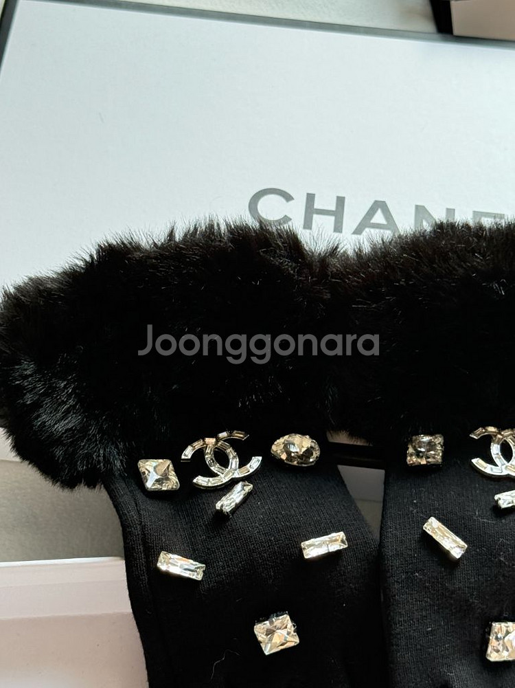 샤넬 퍼 장식 장갑--1