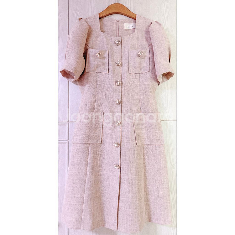 스퀘어넥 퍼프 진주 단추 핑크 트위드 A라인 원피스--2