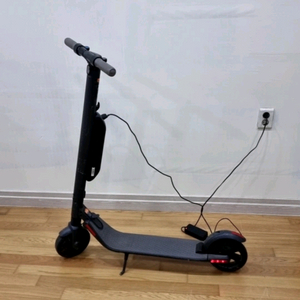 나인봇 세그웨이 전동킥보드ES2 팝니다.(보조밧데리 포함)