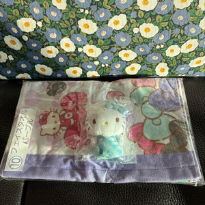 헬로키티 50주년 쿠지 타올 & 퍼펫인형 일괄 판매