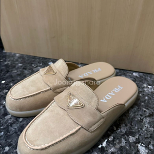 프라다 사피아노 레더 로퍼