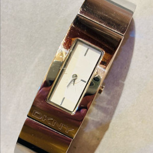 DKNY 여성용 쿼츠 시계