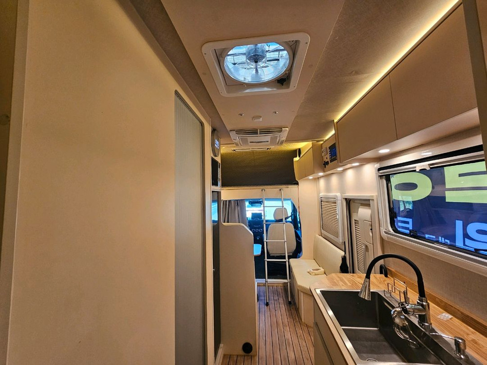 영남캠핑카 트레블라인 790 중고 캠핑카 모터홈 이미지