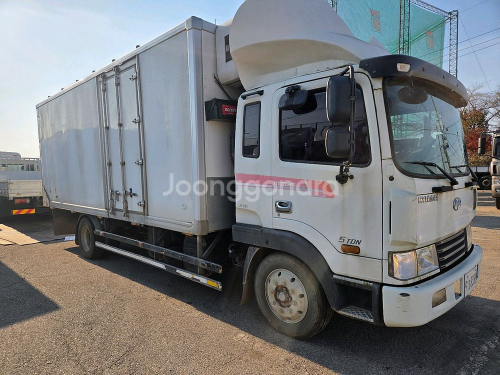 메가트럭 5톤 써브냉탑 단발이 6.1미터 270마력--0