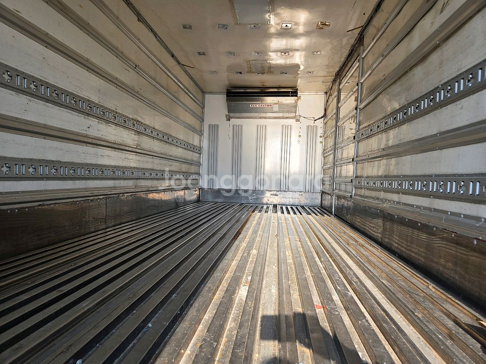 메가트럭 5톤 써브냉탑 단발이 6.1미터 270마력--4