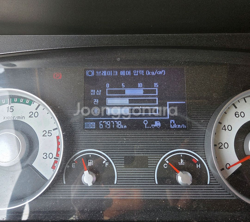 메가트럭 5톤 써브냉탑 단발이 6.1미터 270마력--6