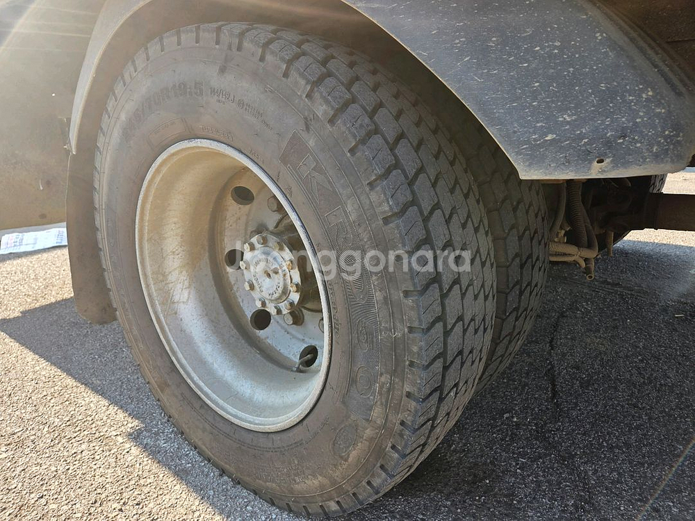 메가트럭 5톤 써브냉탑 단발이 6.1미터 270마력--8