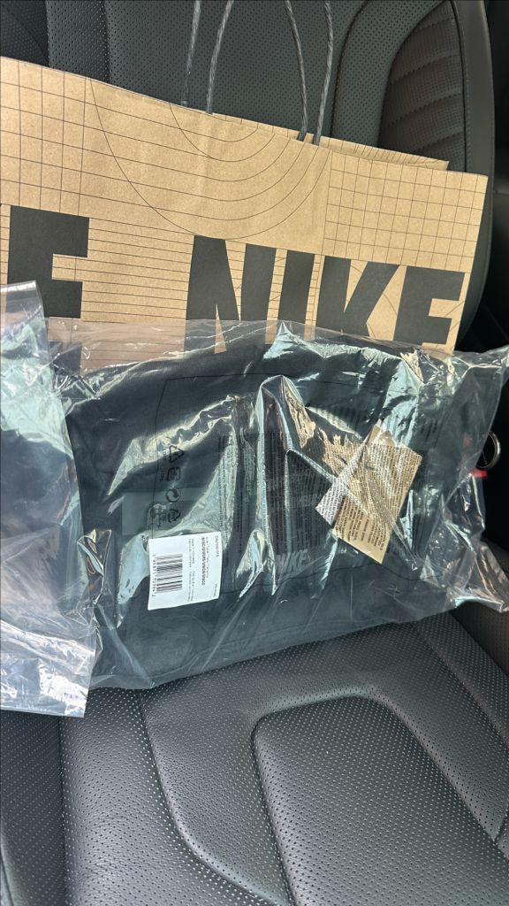 DN2556-010 나이키 웨이스트 팩 새상품--2