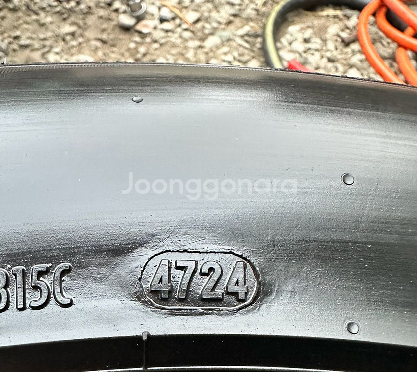 235 55 18피렐리중고타이어2개2355518--4