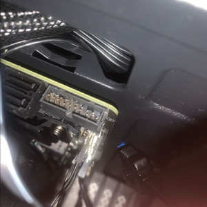 B650에 USB3.0꽂는데 핀이 휘어서 고쳐주실분 이미지