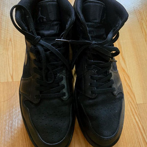 나이키 에어 조던 1 트리플블랙 300사이즈 팝니다