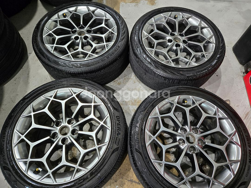 제네시스G80 RG3 녹용 19인치 순정 휠타이어 판매합니다--0