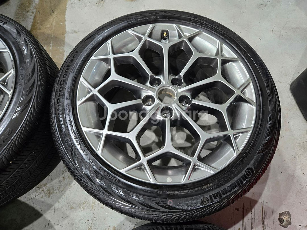 제네시스G80 RG3 녹용 19인치 순정 휠타이어 판매합니다--2