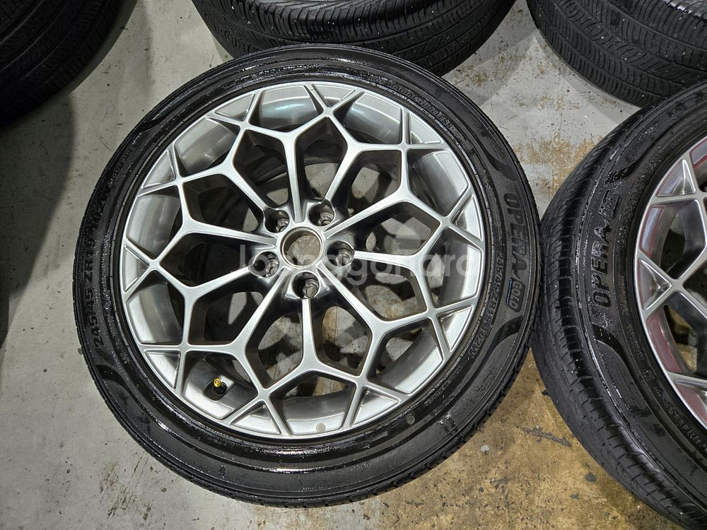 제네시스G80 RG3 녹용 19인치 순정 휠타이어 판매합니다--4