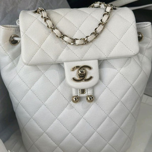 샤넬 어반 백팩 화이트 캐비어