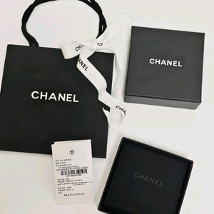 샤넬 브로치 케이스 + 쇼핑백 + 택