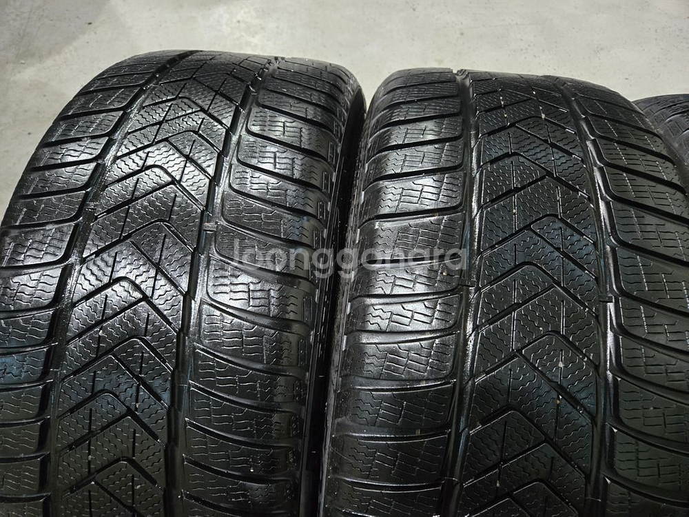 245 40 19 275 35 19 피렐리 윈터타이어 한대분 판매합니다--1