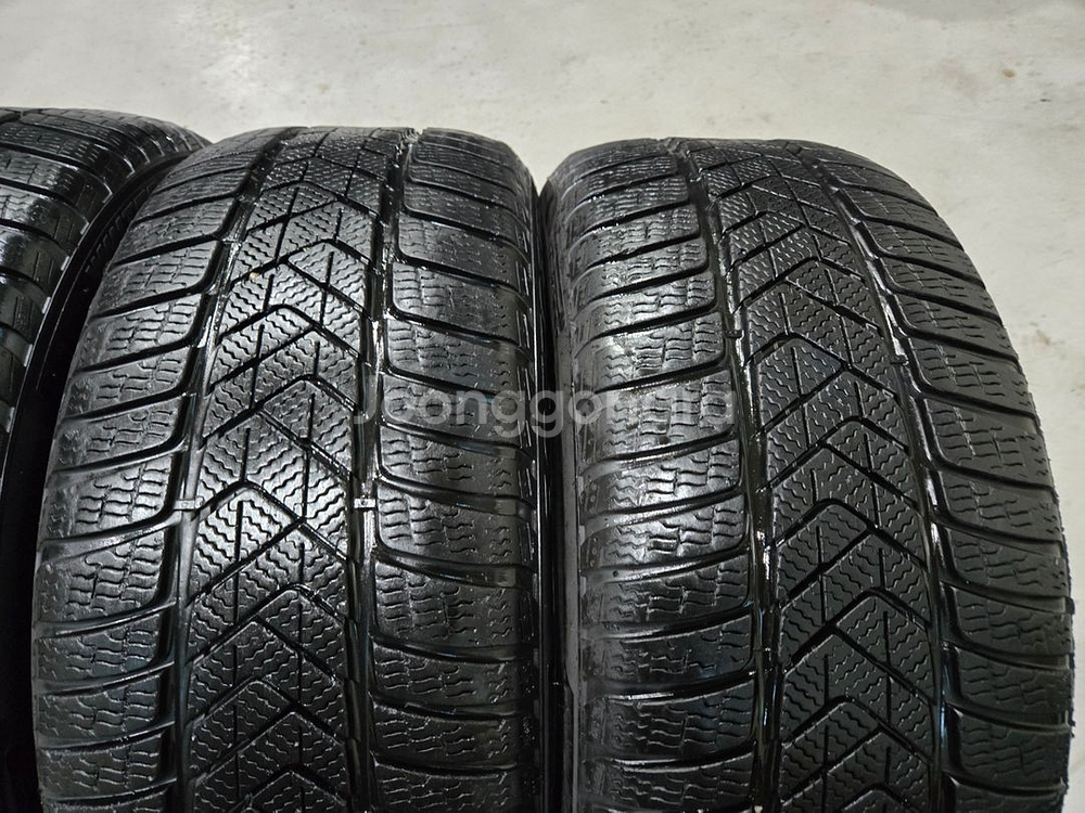 245 40 19 275 35 19 피렐리 윈터타이어 한대분 판매합니다--2