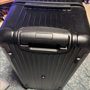 리모와 32인치 블랙 에센셜 캐리어