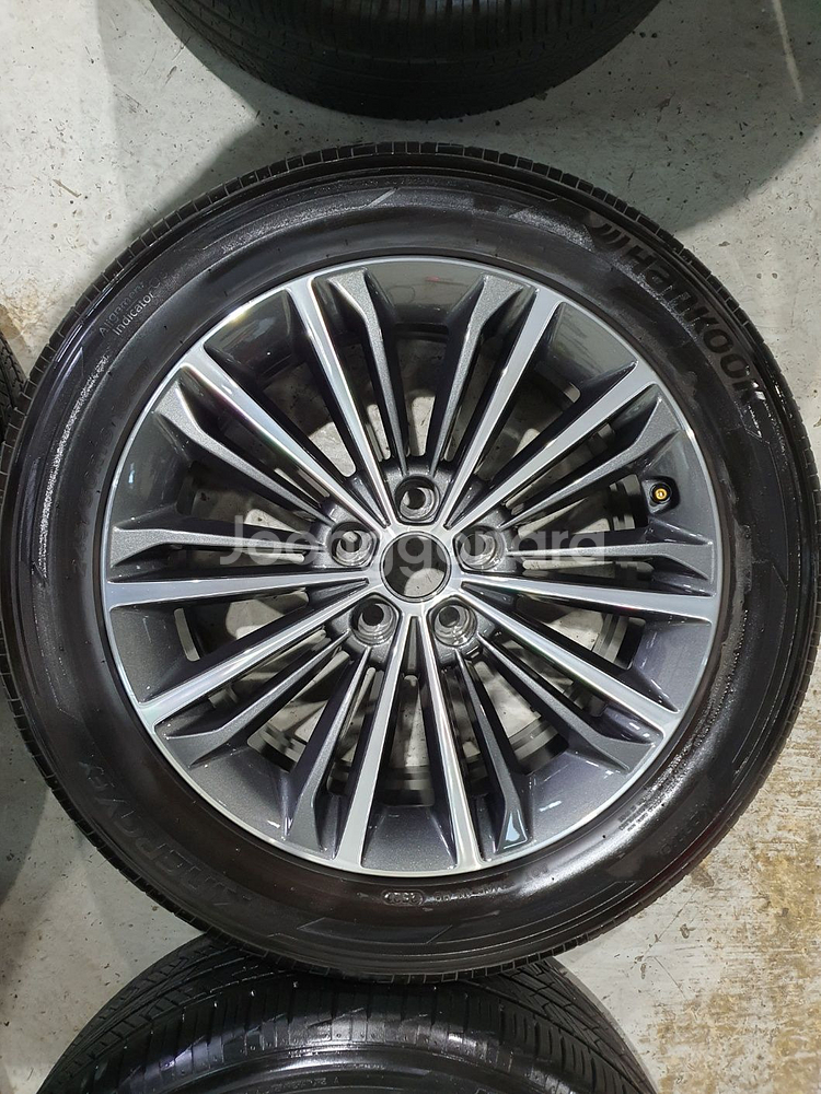 제네시스EQ900 18인치 순정 휠타이어 판매합니다--3