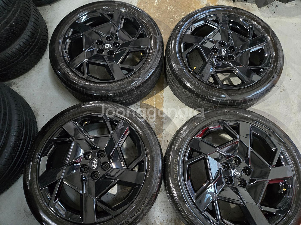 싼타페TM 20인치 순정 블랙 휠타이어 판매합니다--0