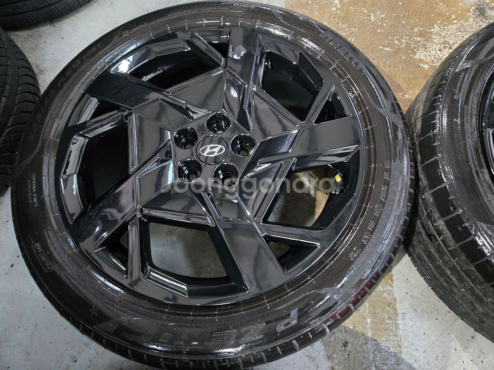 싼타페TM 20인치 순정 블랙 휠타이어 판매합니다--3