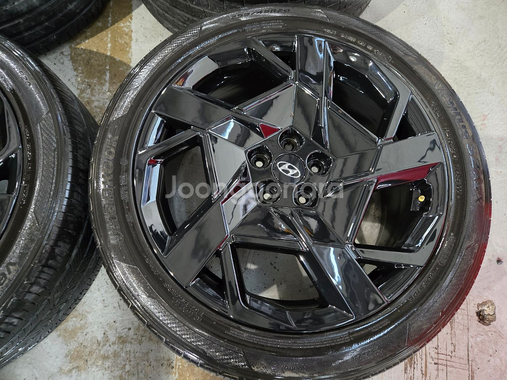 싼타페TM 20인치 순정 블랙 휠타이어 판매합니다--1