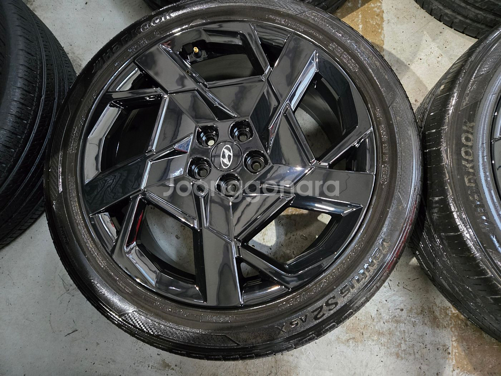 싼타페TM 20인치 순정 블랙 휠타이어 판매합니다--4