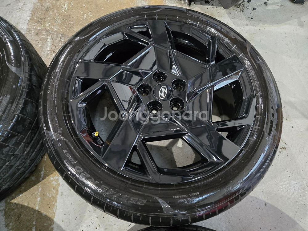 싼타페TM 20인치 순정 블랙 휠타이어 판매합니다--2